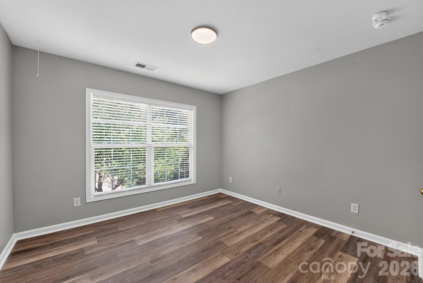 Well-maintained and move-in ready, this 5-bedroom, 2.5-bath - photo 21