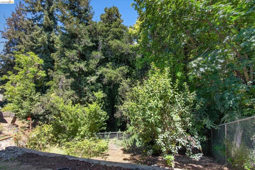 Welcome to 6138 Oakdale Avenue, located in the - photo 30