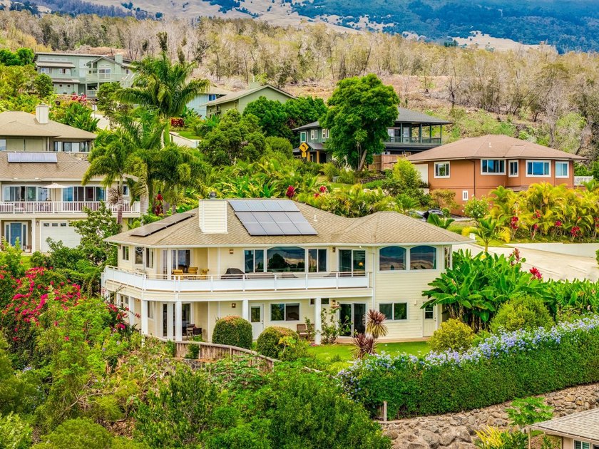 Upcountry Maui Living at Its Finest. Perched in the heart of - photo 3