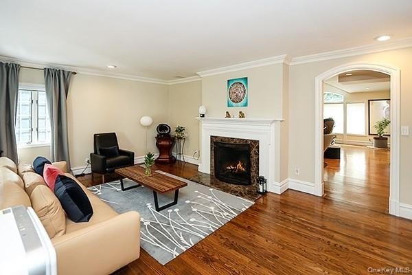 Beautifully maintained and move-in ready colonial home located - photo 2