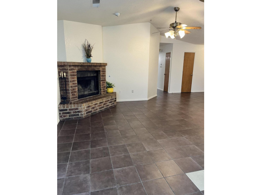 Single story home with backyard access. Freshly painted interior - photo 3