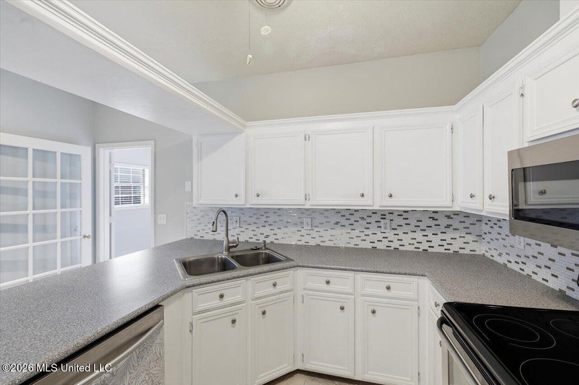 Welcome home to this well-maintained 2-bedroom, 2-bath home - photo 11