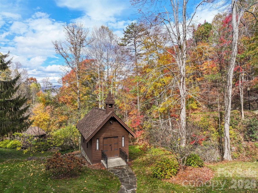 Discover a rare opportunity to build your dream mountain estate - photo 25