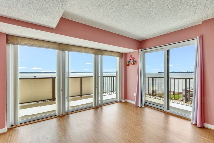 Where every day feels like a vacation! A Rare 3 bedroom, 2 bath - photo 25