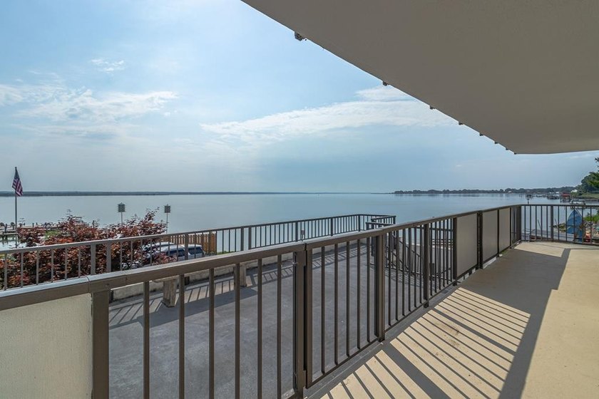 Where every day feels like a vacation! A Rare 3 bedroom, 2 bath - photo 31