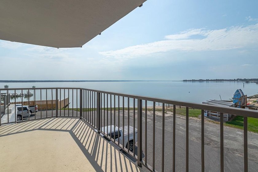Where every day feels like a vacation! A Rare 3 bedroom, 2 bath - photo 33