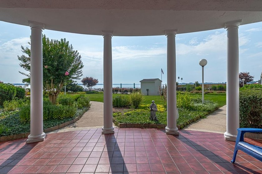 Where every day feels like a vacation! A Rare 3 bedroom, 2 bath - photo 35