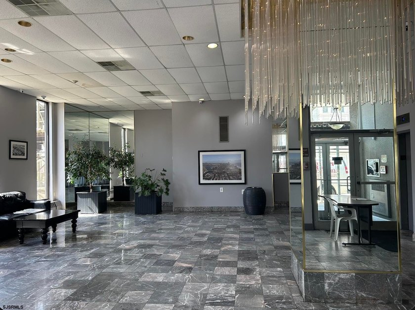Beautifully renovated 2BR/2BA condo in Landmark Towers offering - photo 3