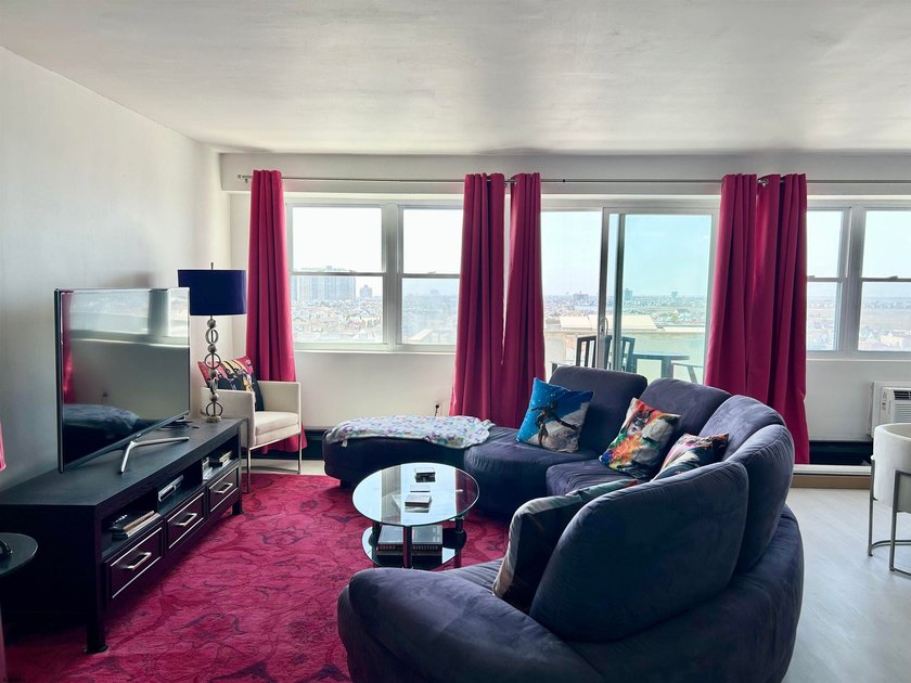 Beautifully renovated 2BR/2BA condo in Landmark Towers offering - photo 8