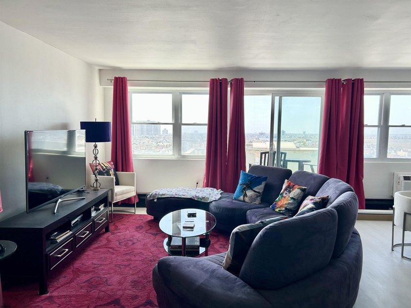 Beautifully renovated 2BR/2BA condo in Landmark Towers offering - photo 8