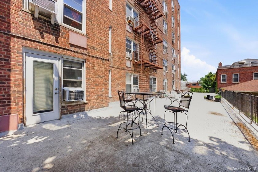 Nestled in the heart of Woodlawn, this immaculate and charming - photo 8