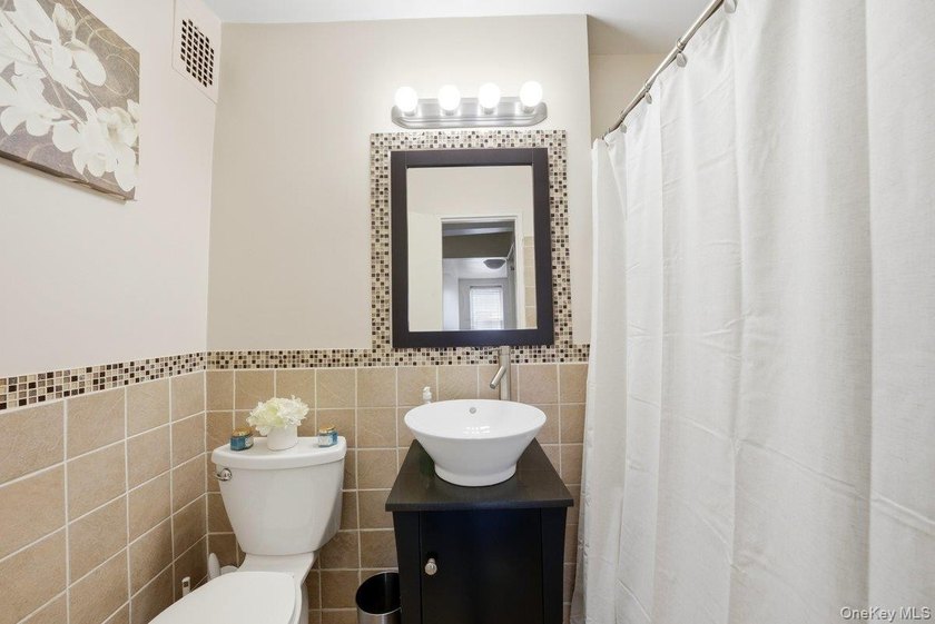 Nestled in the heart of Woodlawn, this immaculate and charming - photo 9
