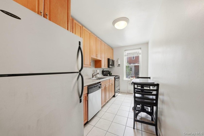 Nestled in the heart of Woodlawn, this immaculate and charming - photo 10