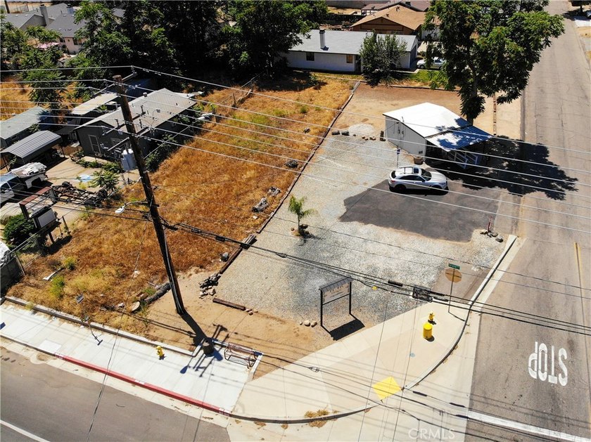 Prime commercial opportunity on a high-visibility corner lot - photo 4