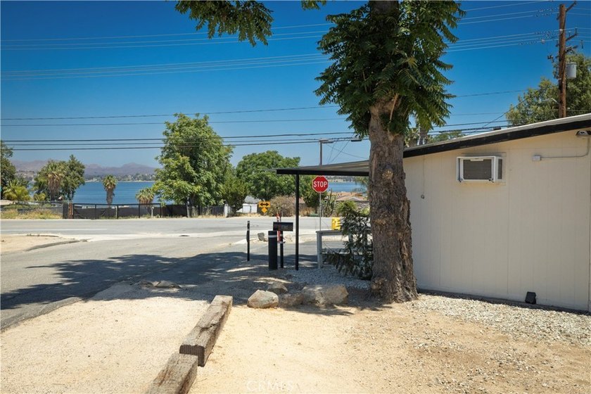 Prime commercial opportunity on a high-visibility corner lot - photo 8