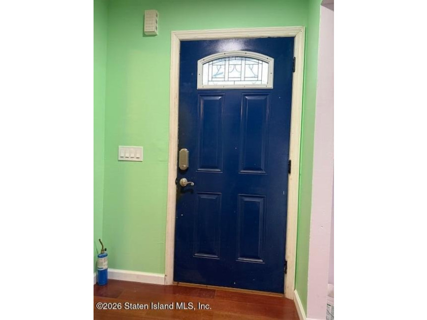 Welcome to 133 Northfield Ave Semi-attached house Bright and - photo 4
