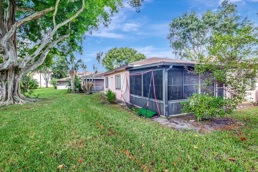 LIGHT and BRIGHT open concept SINGLE FAMILY HOME 6 miles to - photo 21