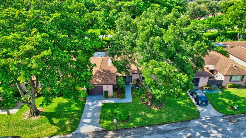 LIGHT and BRIGHT open concept SINGLE FAMILY HOME 6 miles to - photo 30
