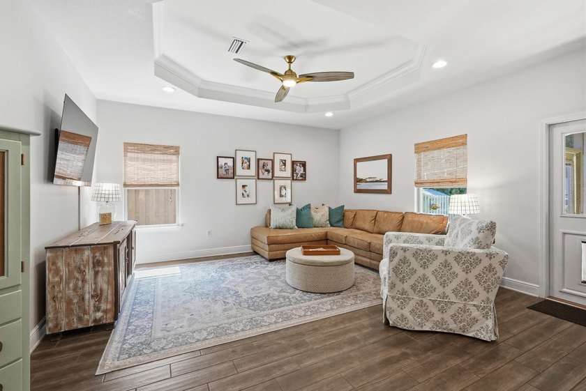Welcome to one of the most beautiful homes in Driftwood Estates - photo 8
