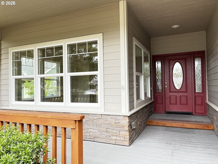 Welcome to this beautifully maintained 3-bedroom, 2.5-bath home - photo 4