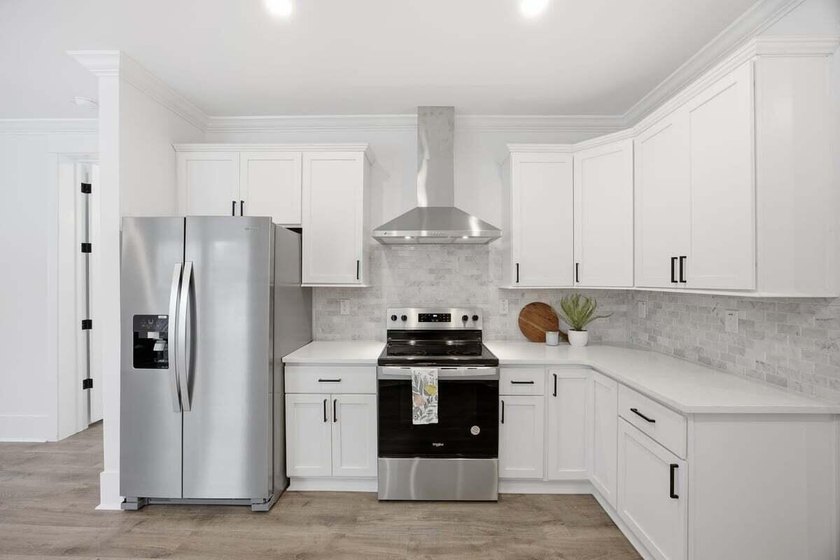 New construction home in Charleston Farms. Open floorplan with - photo 8