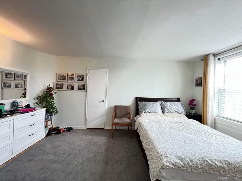 Spacious 2 Bedroom with Huge living Room and additional dining - photo 4
