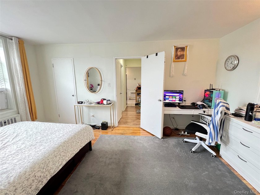 Spacious 2 Bedroom with Huge living Room and additional dining - photo 5