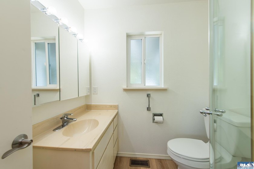 Single-level 2 bedroom, 2 bath condo with no age restriction in - photo 21