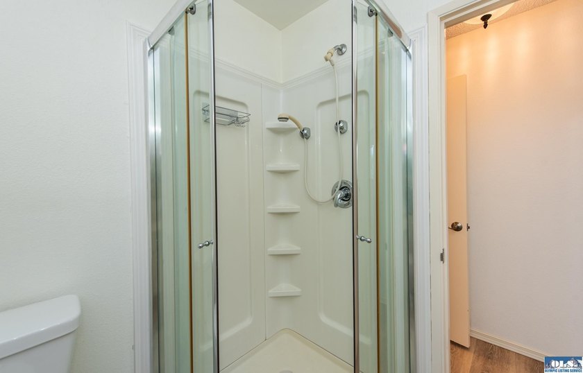 Single-level 2 bedroom, 2 bath condo with no age restriction in - photo 22