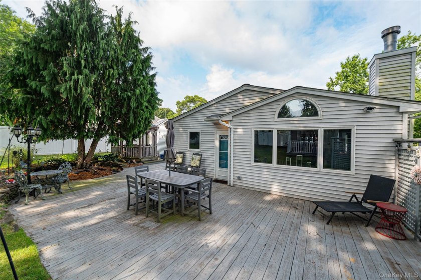 Welcome to 63 Joan Avenue, a spacious 1,588-square-foot ranch - photo 34