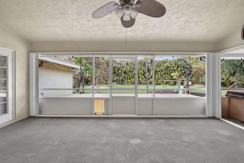 Wonderful sanctuary sheltered with palms, high hedges, &amp; fruit - photo 34