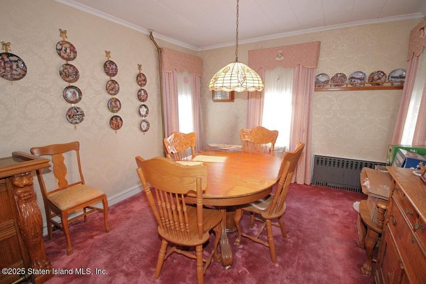 Unique gem of a house. 10-11 rooms. Consult with architect. Can - photo 3