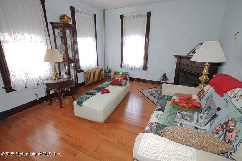Unique gem of a house. 10-11 rooms. Consult with architect. Can - photo 5