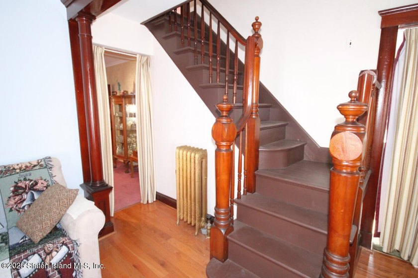 Unique gem of a house. 10-11 rooms. Consult with architect. Can - photo 7