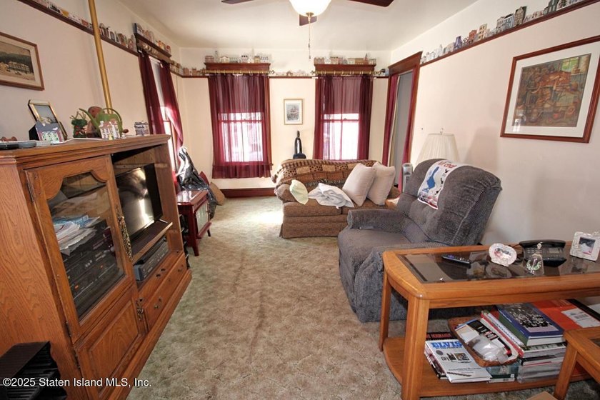 Unique gem of a house. 10-11 rooms. Consult with architect. Can - photo 10