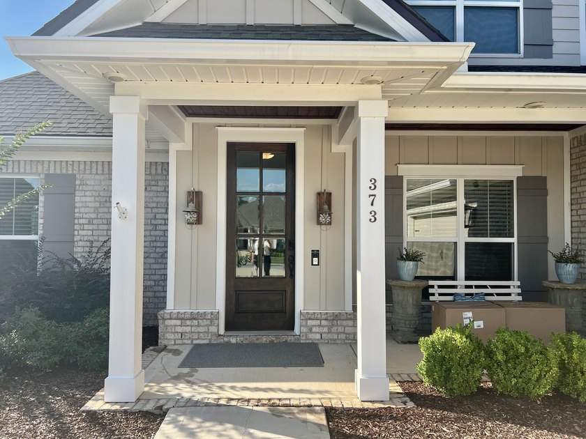 Impeccably maintained &amp; completely move-in ready, this stunning - photo 2