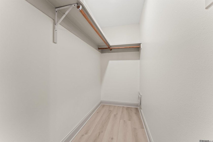 UNIT 105 - BEAUTIFUL FIRST FLOOR UNIT. DOWNTOWN LIVING AT ITS - photo 8