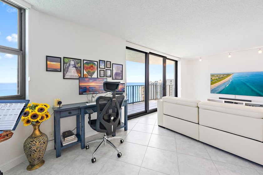 ONE OF THE BEST OCEANFRONT PENTHOUSE VALUES IN PALM BEACH - photo 7