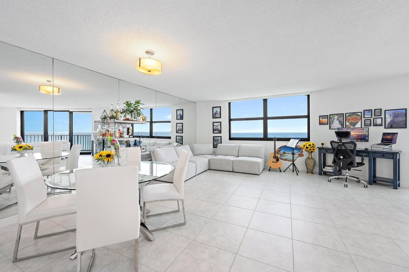 ONE OF THE BEST OCEANFRONT PENTHOUSE VALUES IN PALM BEACH - photo 8