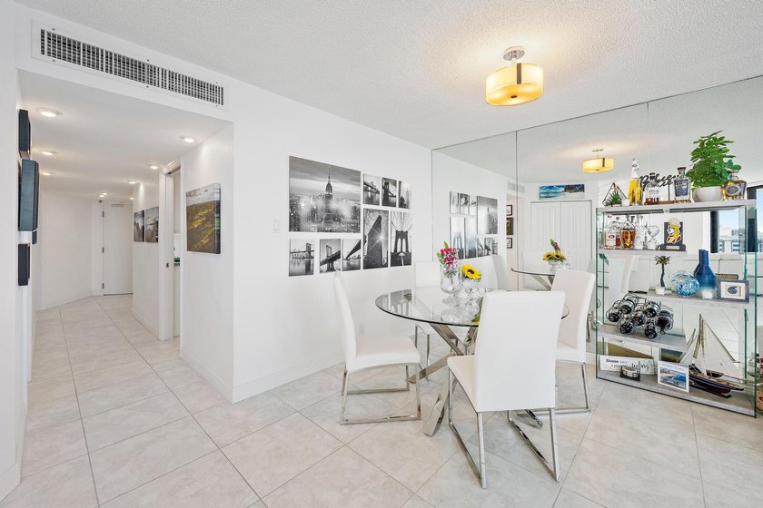 ONE OF THE BEST OCEANFRONT PENTHOUSE VALUES IN PALM BEACH - photo 9