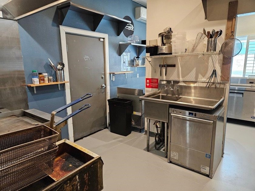 The successful Headwaters Bistro &amp; Deli is for sale! This is a - photo 18