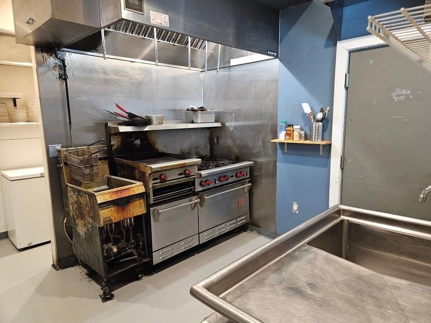 The successful Headwaters Bistro &amp; Deli is for sale! This is a - photo 21