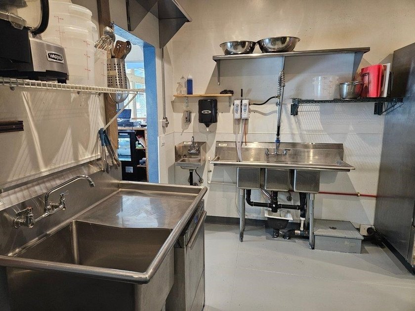 The successful Headwaters Bistro &amp; Deli is for sale! This is a - photo 22