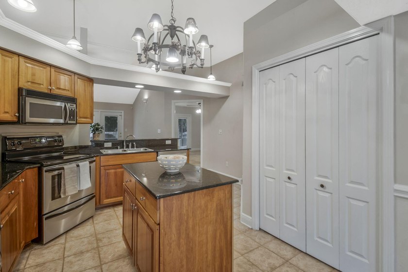Welcome to Tecumseh Lane in the desirable gated Cobia Bay - photo 9