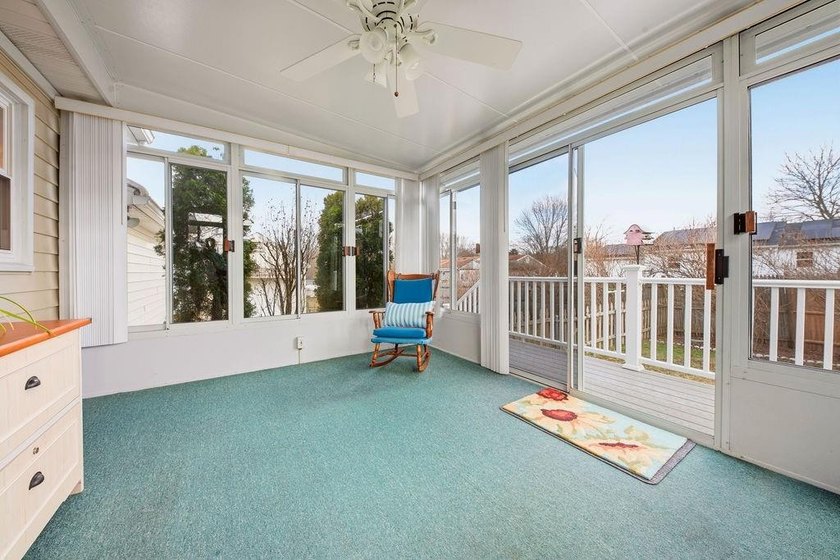 WARWICK, RI -- A classic New England Cape in sought after - photo 4