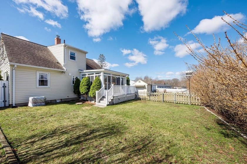 WARWICK, RI -- A classic New England Cape in sought after - photo 6