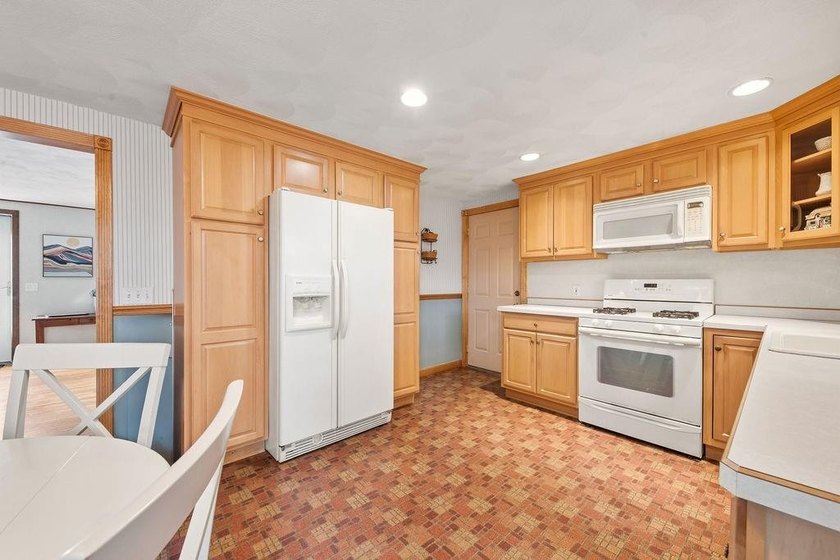 WARWICK, RI -- A classic New England Cape in sought after - photo 10