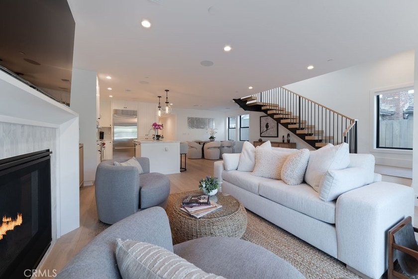 Step into the ultimate Corona del Mar lifestyle at 603 Acacia, a - photo 3