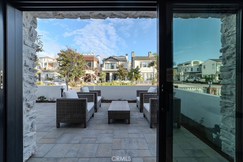 Step into the ultimate Corona del Mar lifestyle at 603 Acacia, a - photo 6
