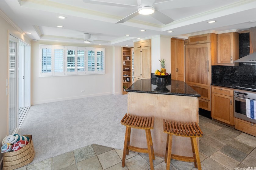 Wake up to panoramic ocean views from Diamond Head buoy to - photo 4